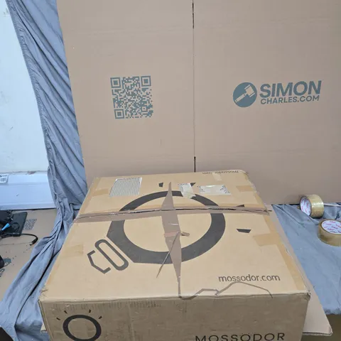 MOSSODOR GOLD CEILING LIGHT BOXED 