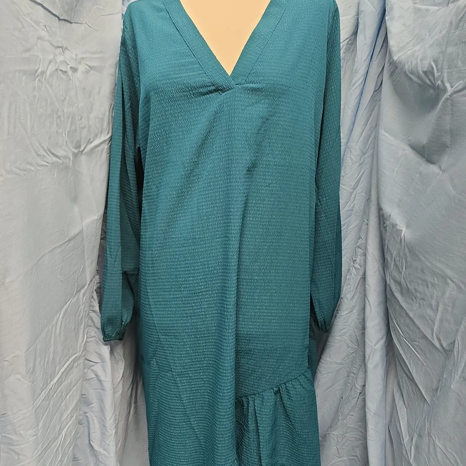CURVEWOW DRESS IN TEAL SIZE 20