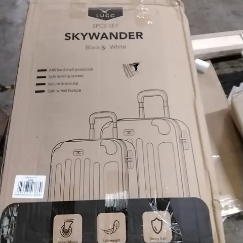 BOXED LUGG SKYWANDER HARDSHELL SUITCASE - BLACK & WHITE 