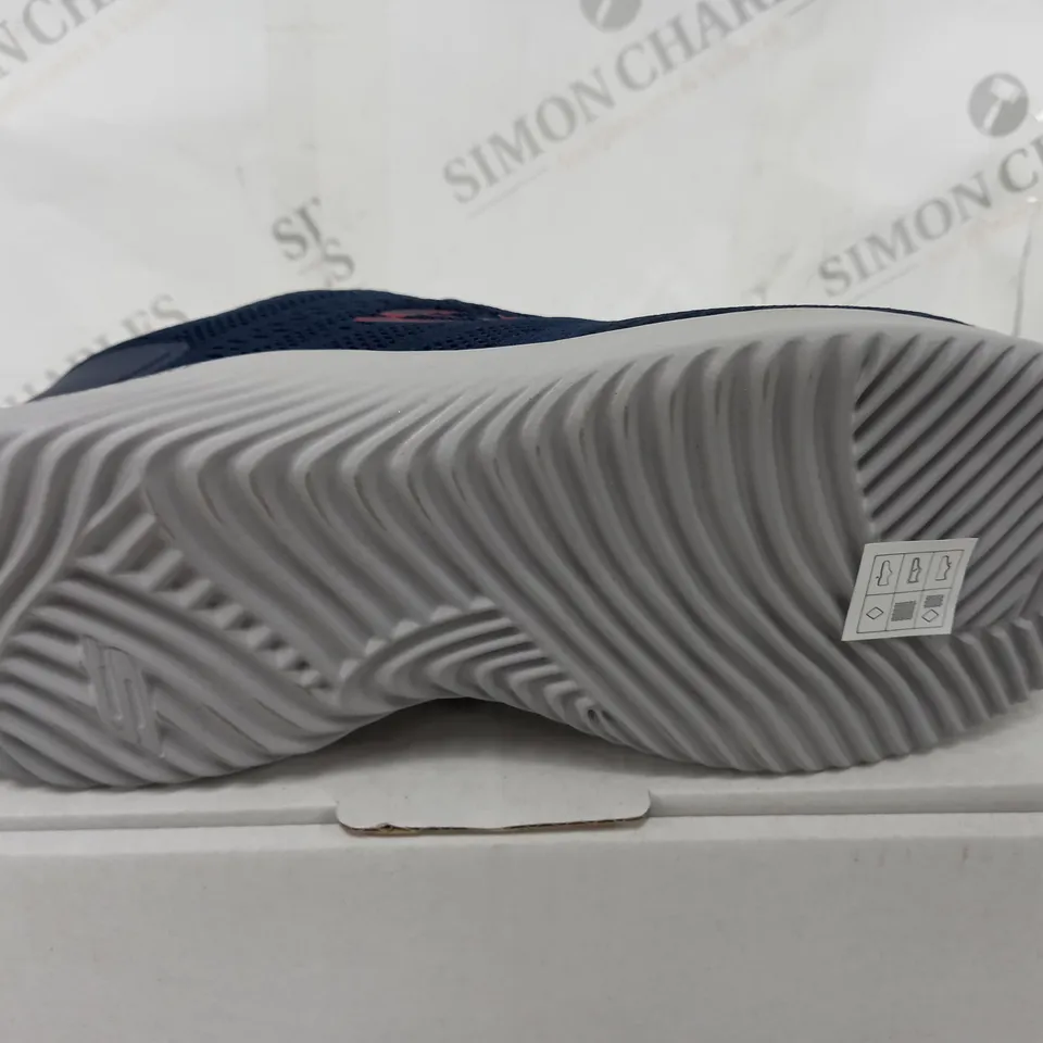 SKECHERS MENS AIR COOLED MEMORY FOAM TRAINERS - SIZE 8