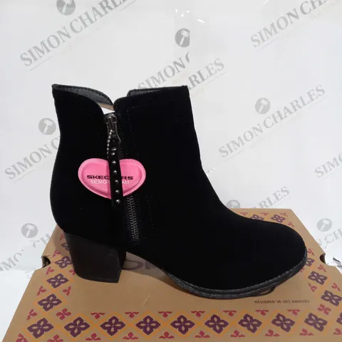 BOXED SKECHERS TAXI ZIP BOOTIES, BLACK - SIZE 8