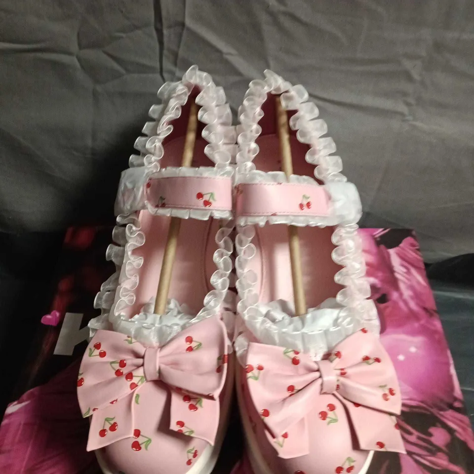 BOXED PAIR OF WOMENS TIRA MARY JANE SHOES - UK SIZE 8