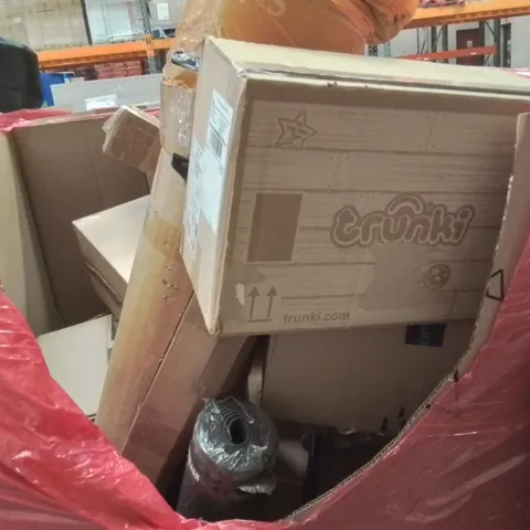 PALLET CONTAINING VARIOUS ASSORTED BOXED HOUSEHOLD ITEMS TO INCLUDE: KIDS TRUNKI, FOAM MATTRESS,  LAGE FOAM MAT AND LOTS MORE UNMARKED BOXED ITEMS 