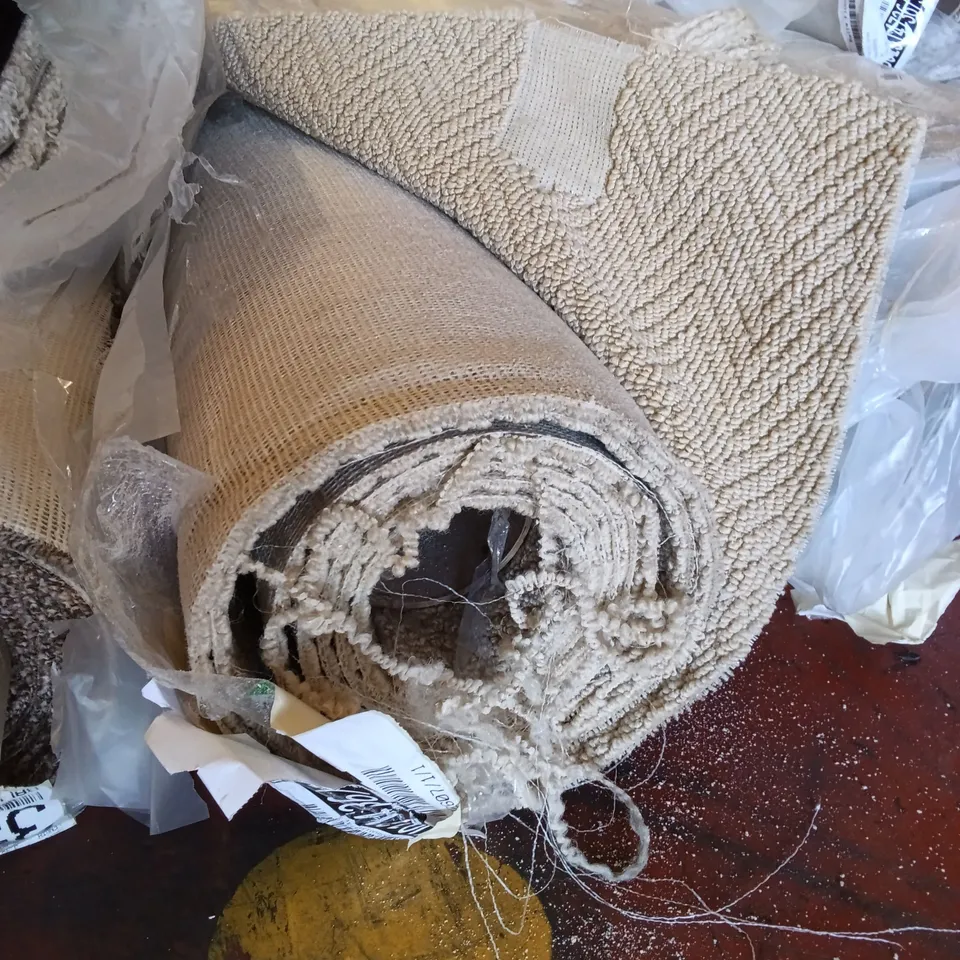 ROLL OF QUALITY DESIGNER STYLE HERRINGBONE CARAMEL CARPET // APPROX SIZE: 5.0 X 2.8m