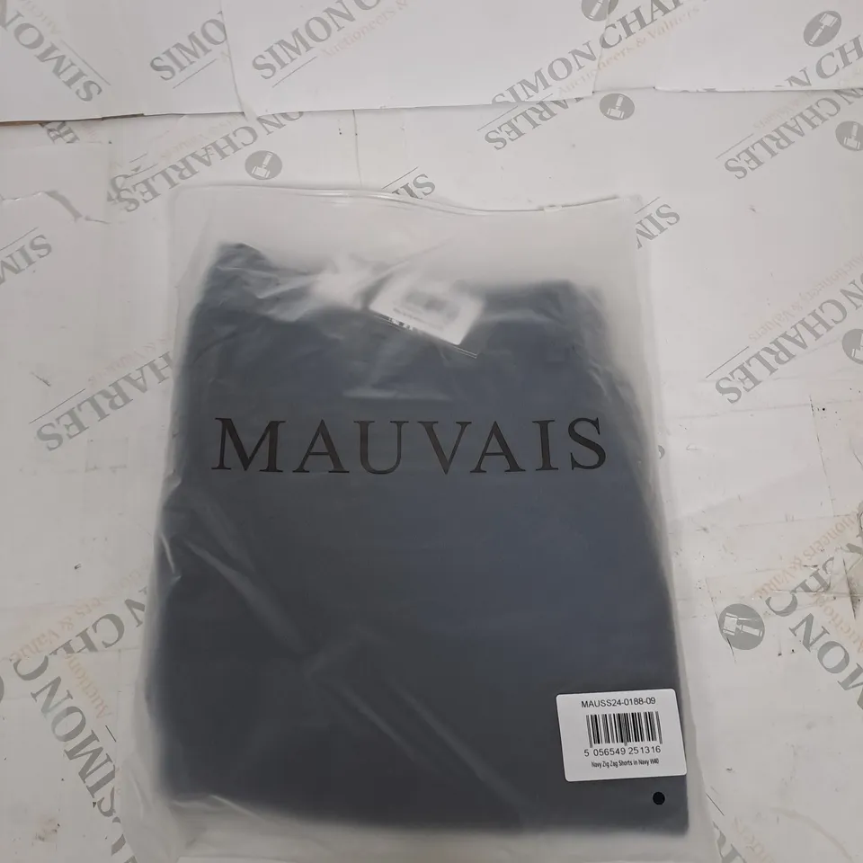 BAGGED MAUVAIS NAVY ZIG ZAG SHORTS SIZE 40