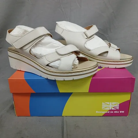 BOXED PAIR OF ADESSO OPEN TOE SANDALS IN OFF WHITE SIZE UK 6