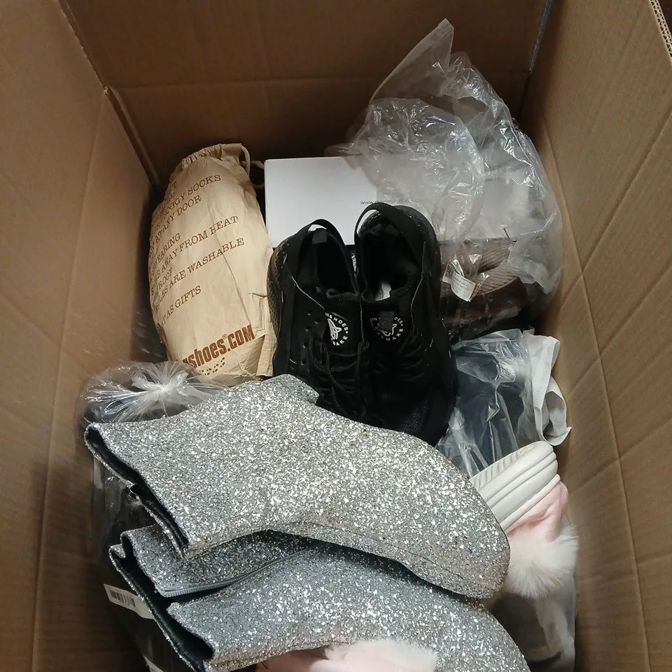 BOX OF APPROXIMATELY 15 ASSORTED FOOTWEAR ITEMS TO INCLUDE BOOTS, TRAINERS, SLIPPERS ETC