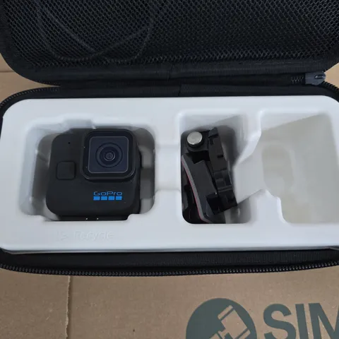 GOPRO HERO11 BLACK MINI – ACTION CAMERA WITH MOUNT IN CASE