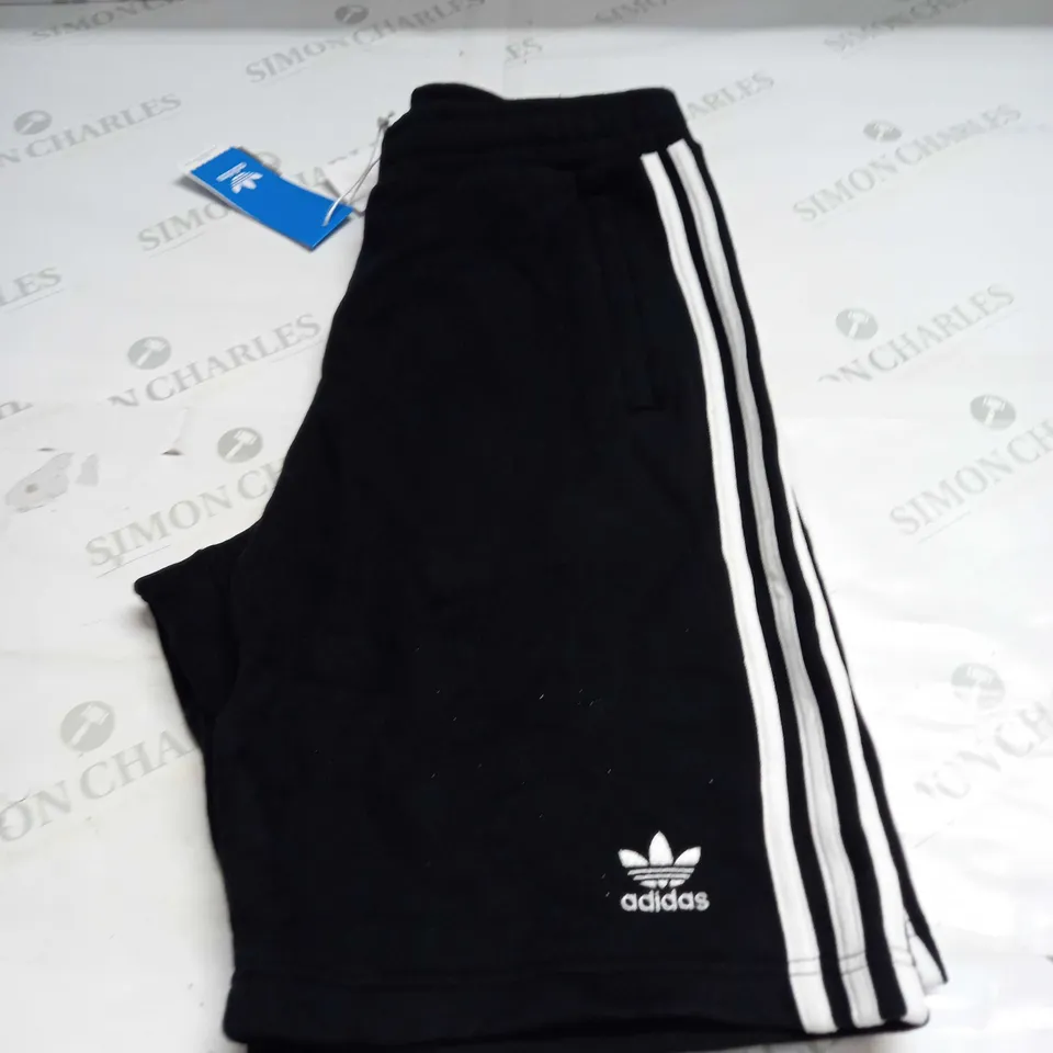 ADIDAS ORIGINAL FLEECED SHORTS SIZE M