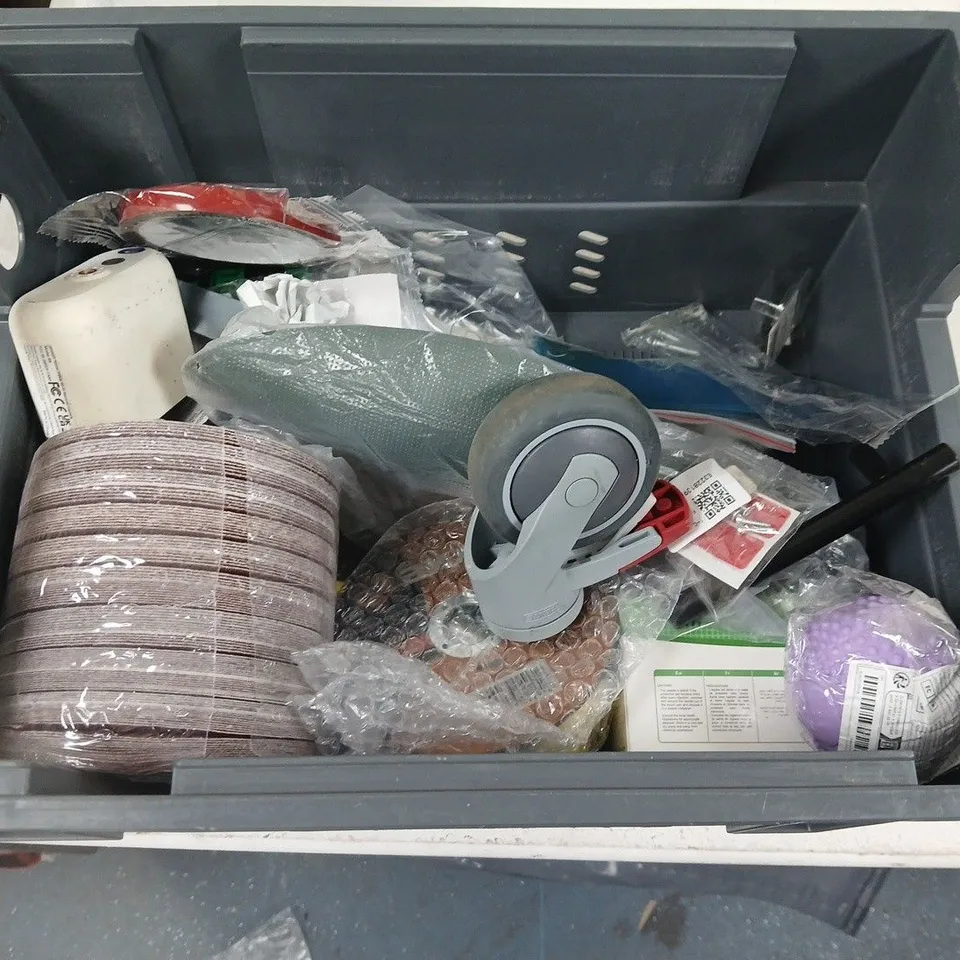 LOT OF ASSORTED HOUSEHOLD ITEMS TO INCLUDE PARKERS SAW CHAIN, AIRUP LOLLIPOP AND RBIB LIQUID LEVEL INDICATOR