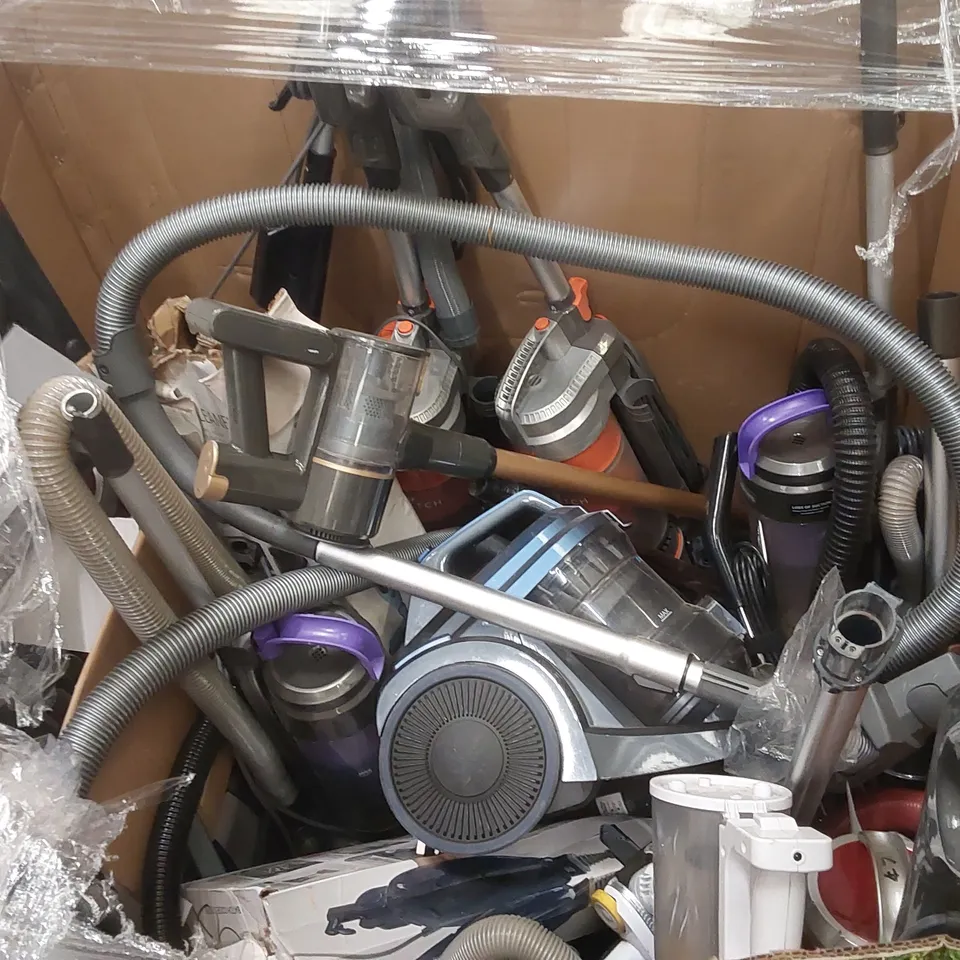 PALLET CONTAINING A LARGE ASSORTMENT OF UNCHECKED VACUUM CLEANERS ECT
