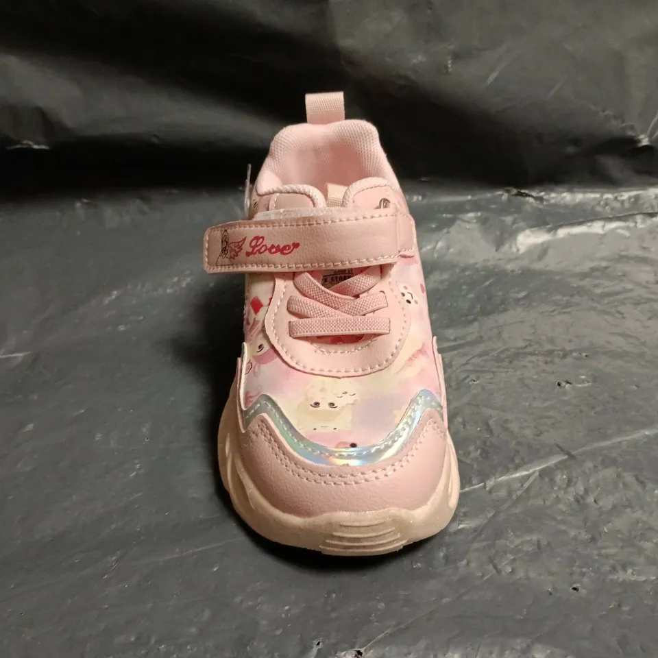 BOXED PAIR OF UNBRANDED CHILDRENS SHOES IN PINK SIZE EU 25