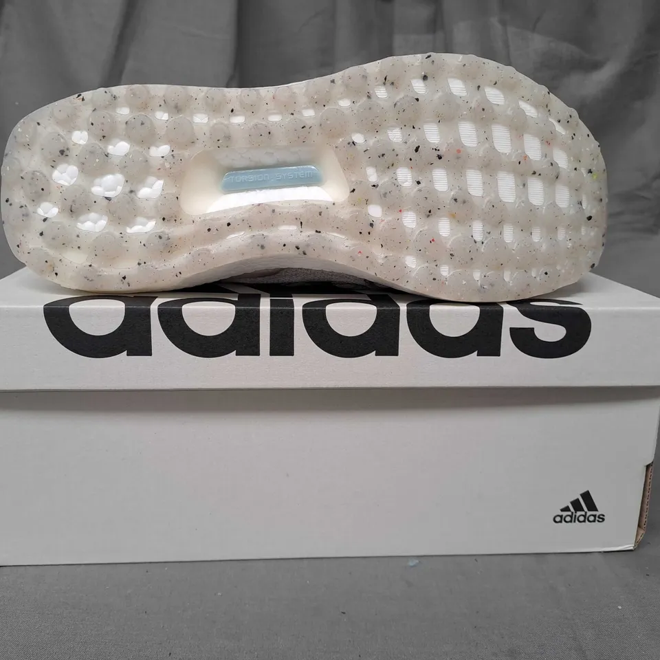 BOXED PAIR OF ADIDAS ULTRABOOST SHOES IN GREY UK SIZE 7