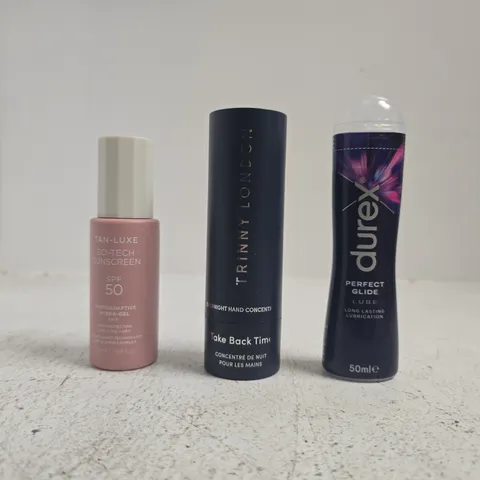 APPROXIMATELY 15 ASSORTED COSMETIC ITEMS INCLUDING VARIOUS MAKES AND BRANDS - COLLECTION ONLY