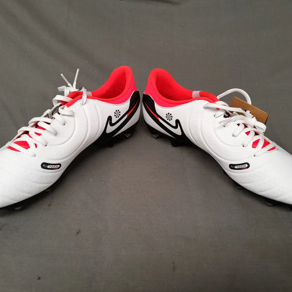 PAIR OF NIKE TIEMPO FLY TOUCH LITE FOOTBALL BOOTS IN WHITE/RED/BLACK UK SIZE 8.5
