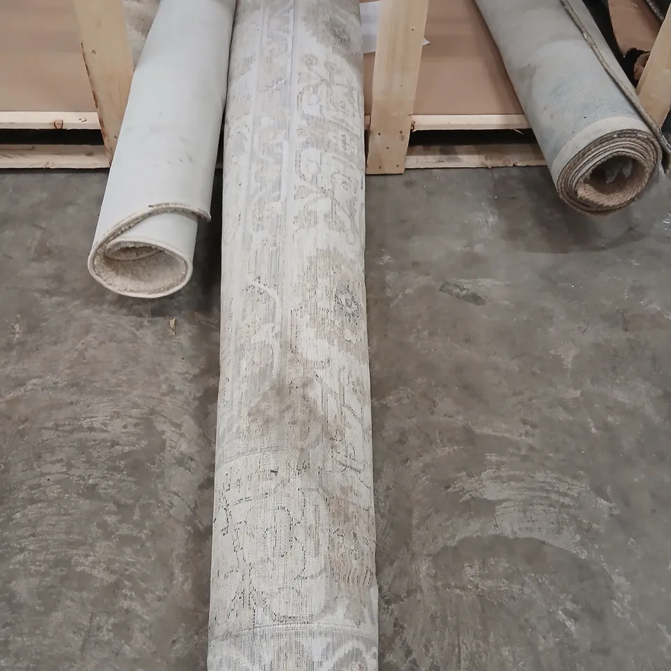 LARGE TRADITIONAL THEMED BEIGE RUG