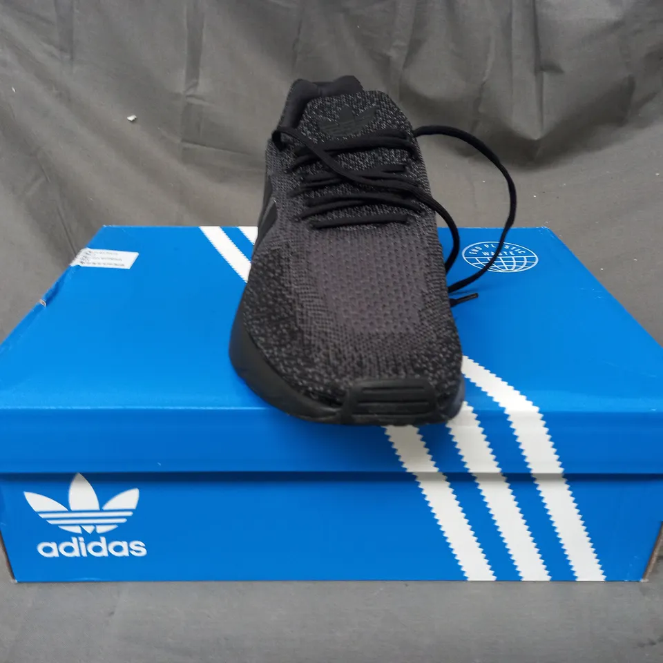 BOXED PAIR OF ADIDAS SWIFT RUN 22 SHOES IN BLACK UK SIZE 10
