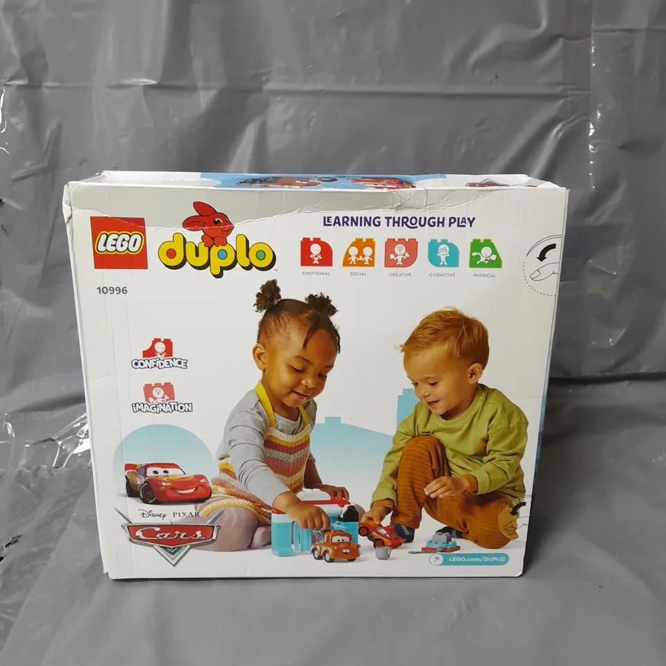 LEGO DUPLO CARS LIGHTNING MCQUEEN AND MATER'S CAR WASH FUN