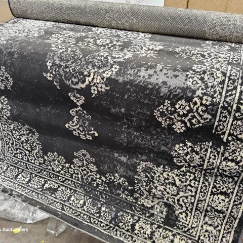 BACALL FLATWEAVE BLACK/WHITE RUG. 120 × 180