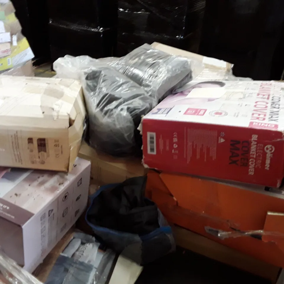 PALLET CONTAINING AN ASSORTMENT OF HOUSEHOLD ITEMS TO INCLUDE HEATED FOOT WARMER, SMART HEATED VEST AND ELECTRIC BLANKETS ECT