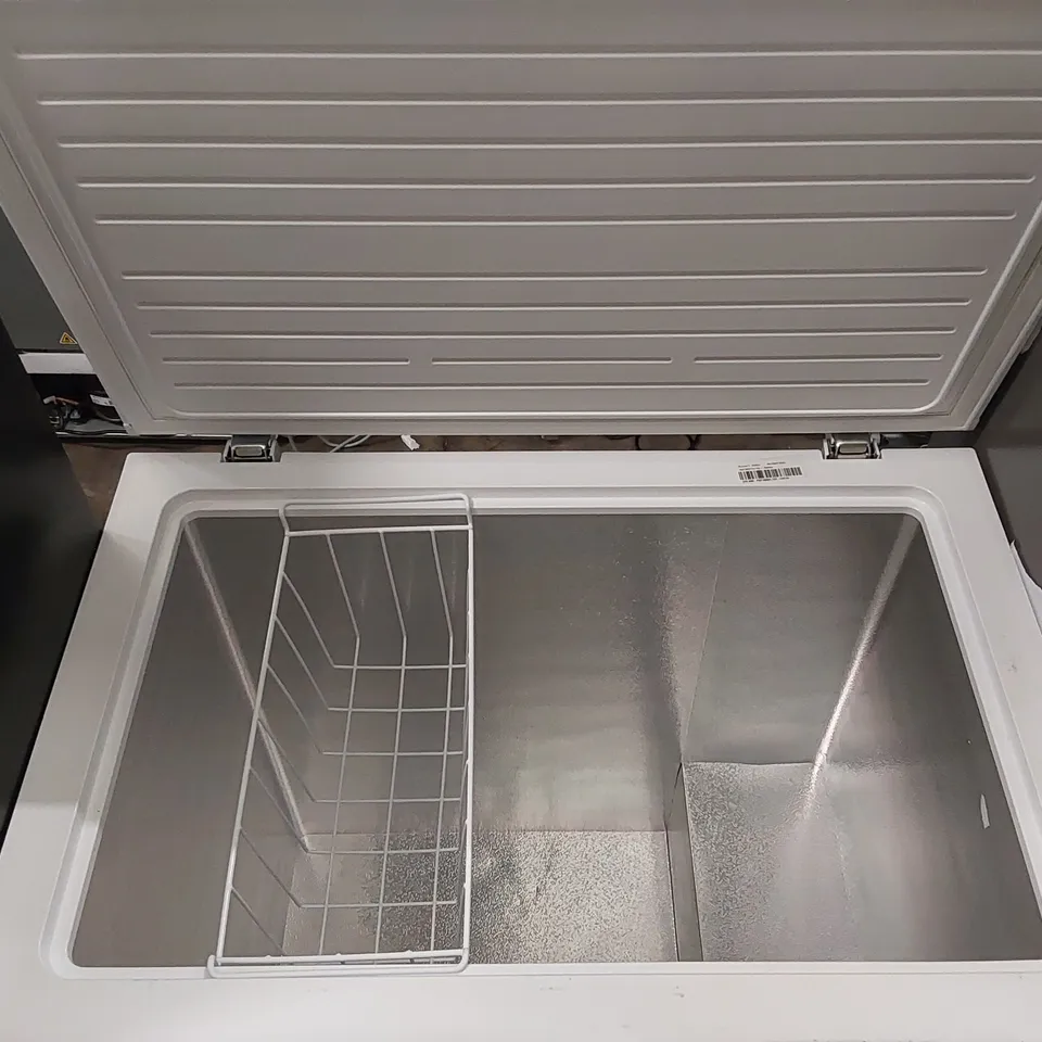 RUSSELL HOBBS RH198CF3003 198L FREESTANDING WHITE CHEST FREEZER WITH ADJUSTABLE THERMOSTAT, 4 STAR FREEZER RATING - UNPROCESSED RETURN 