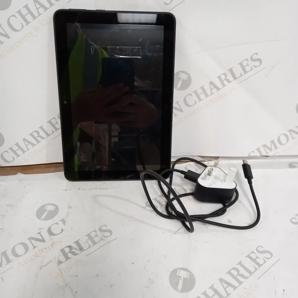 AMAZON FIRE TABLET WITH CHARGER