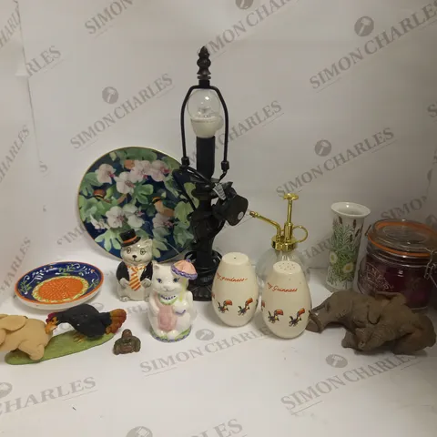 LOT OF 12 ASSORTED POTTERY/GLASS ITEMS - COLLECTION ONLY 