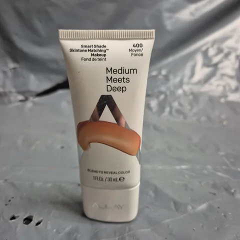 APPROXIMATELY 40 REVLON ALMAY MEDIUM MEETS DEEP SMART SHADE SKINTONE MATCHING MAKE UP - SHADE 400 - 30ML