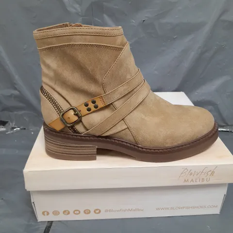 BOXED PAIR OF BLOWFISH MALIBU VEGAN NUBUCK BOOTS IN ALMOND SIZE 6