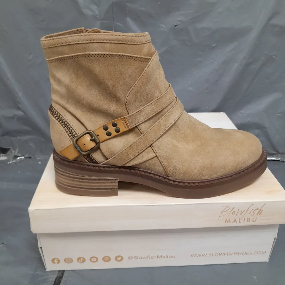 BOXED PAIR OF BLOWFISH MALIBU VEGAN NUBUCK BOOTS IN ALMOND SIZE 6