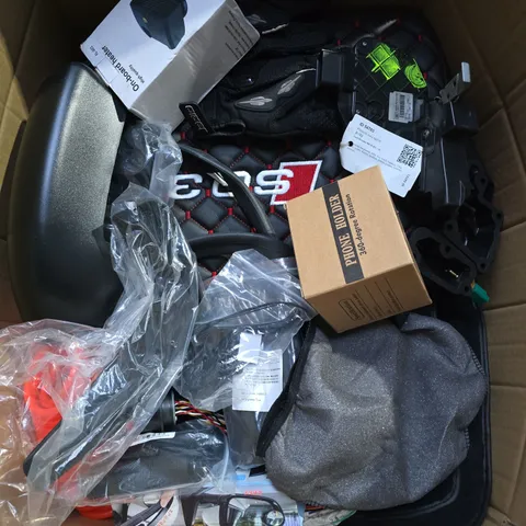 BOX OF ASSORTED CAR ITAMES TO INCLUDE - TOOLS - SEAT COVERS - PHONE HOLDER 