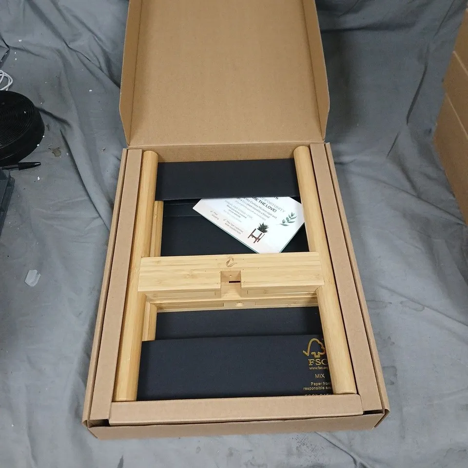 FOX & FERN PLANT STAND – BOXED