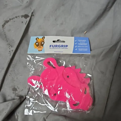 BOX OF APPROXIMATELY 150 FURGRIP LAUNDRY PET HAIR REMOVERS - HORSE