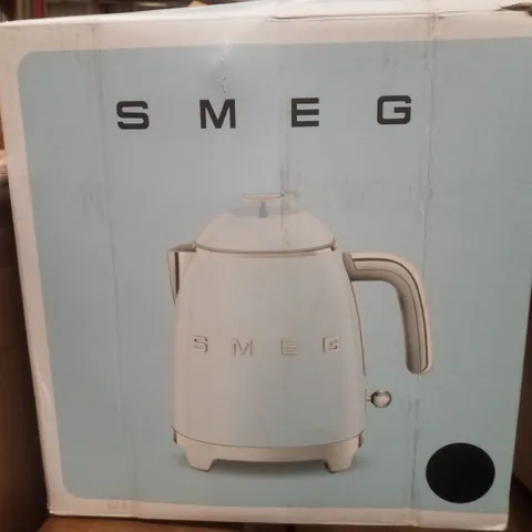BOXED SMEG RETRO STYLE 1.7L KETTLE - PASTEL BLUE