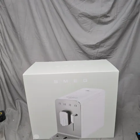 SMEG BEAN TO CUP COFFEE MACHINE MATTE WHITE - COLLECTION ONLY