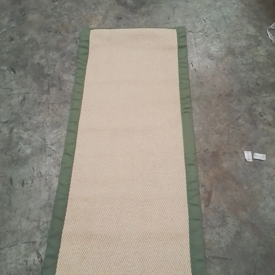 QUALITY DESIGNER AREA RUG - APPROXIMATELY 150X60CM