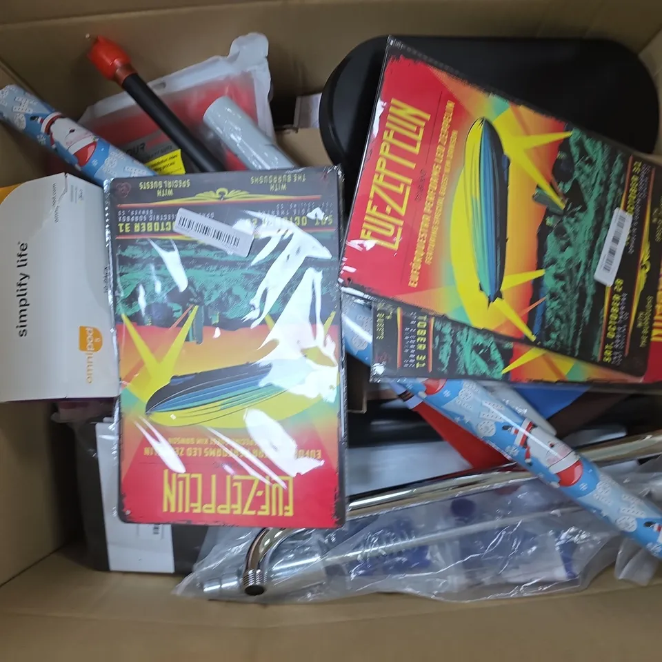 APPROXIMATELY 20 ASSORTED HOUSEHOLD PRODUCTS TO INCLUDE CHRISTMAS GIFT WRAP, RULED NOTEBOOKS, TABLET PROTECTIVE CASE, ETC - COLLECTION ONLY