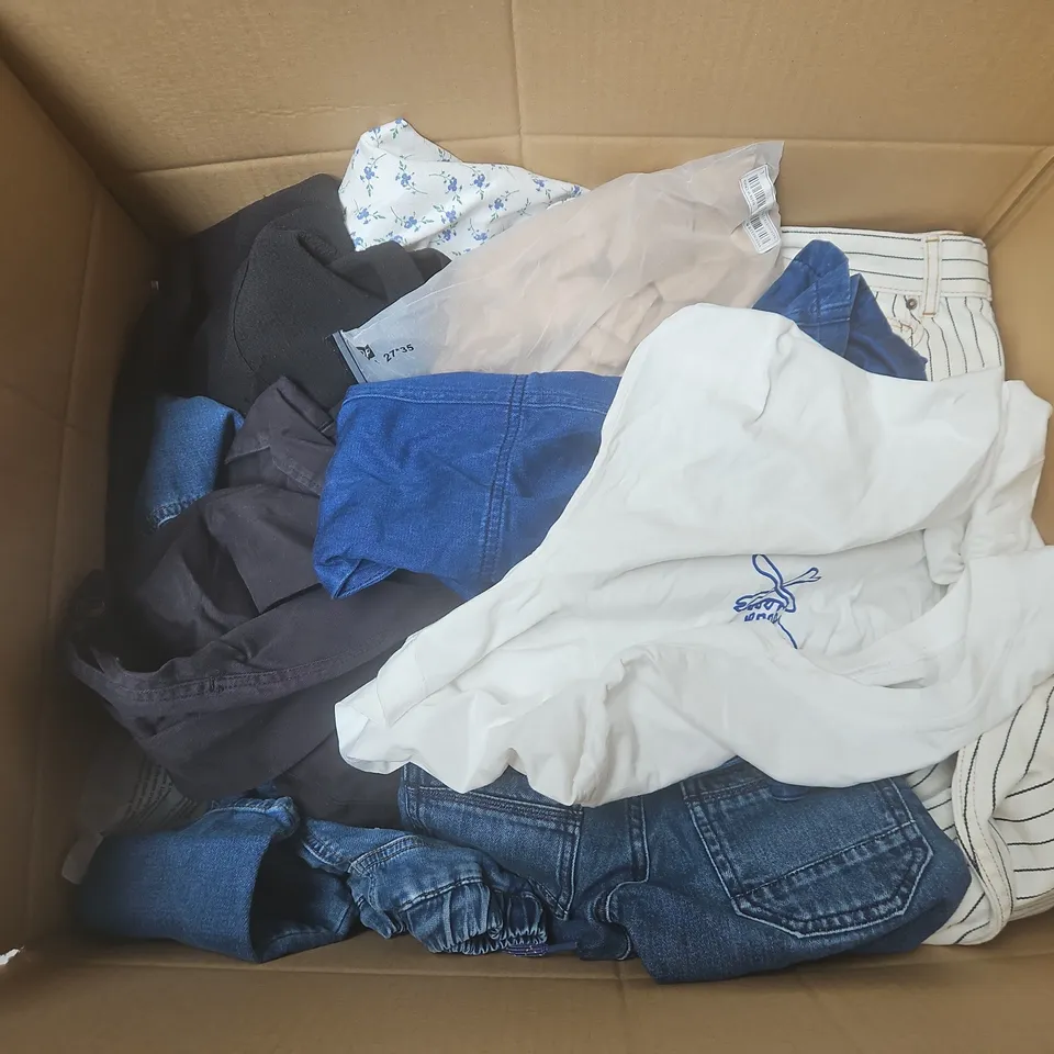 LARGE BOX OF APPROXIMATELY 20 ASSORTED CLOTHING ITEMS IN VARIOUS SIZES, STYLES AND COLOURS