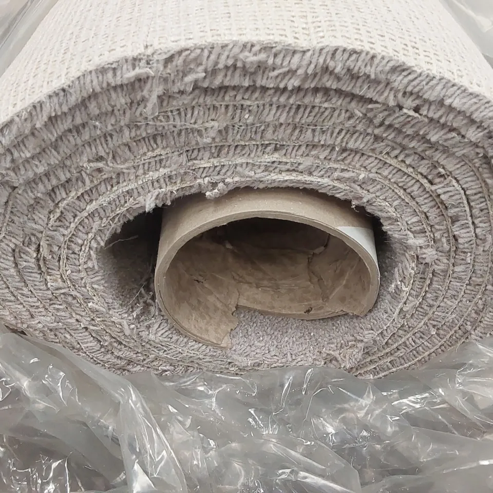 ROLL OF QUALITY BURFORD TWIST SUPER 40 CHAPMAN CARPET - APPROXIMATELY 5.5 x 5m