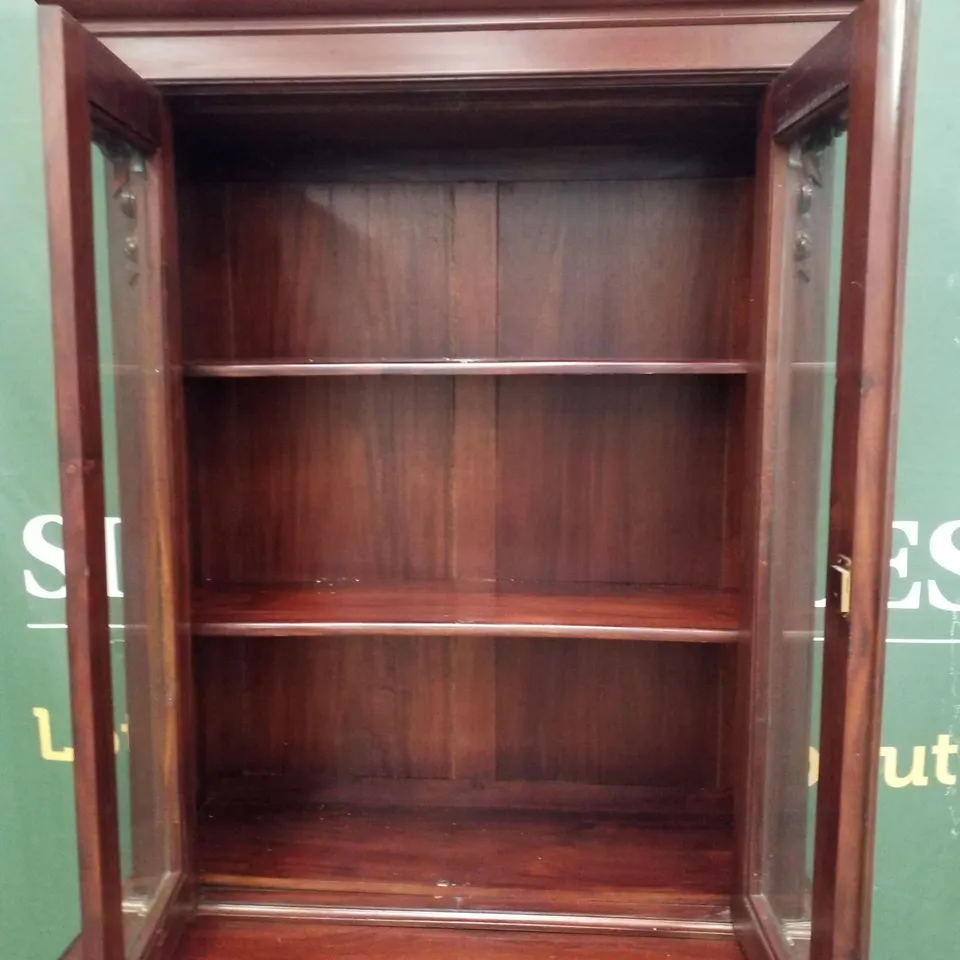 VICTORIAN MAHOGANY VENEER PART GLAZED LOCKABLE BOOKCASE WITH CUPBOARD