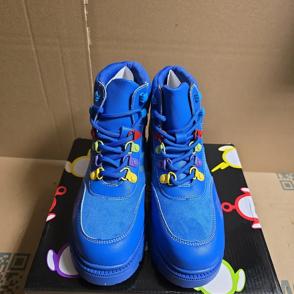 BOXED PAIR OF KOI HOME HILL TELETUBBIES KIDZ BOOTS - BLUE UK SIZE 3