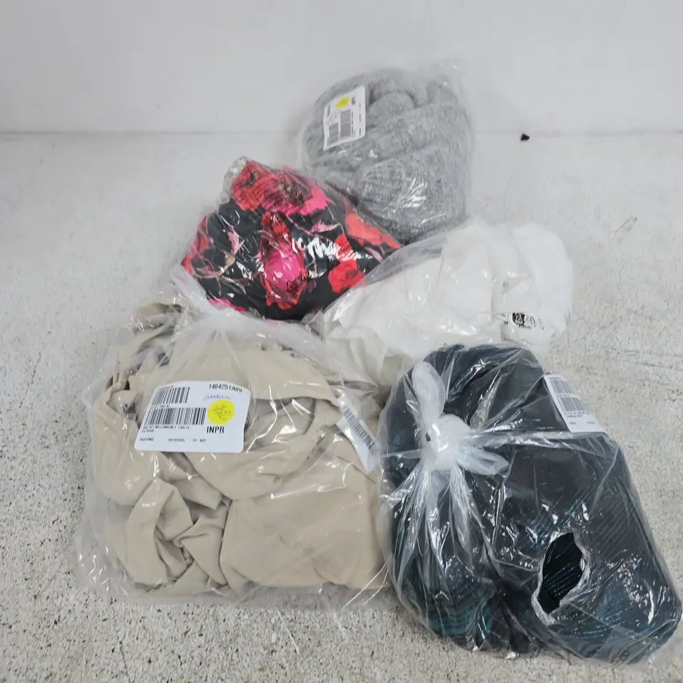 APPROXIMATELY 20 ASSORTED CLOTHING ITEMS IN VARIOUS SIZES, COLOURS & STYLES TO INCLUDE BRANDS SUCH AS APRICOT, KIM&CO, NINA LEONARD, ETC - COLLECTION ONLY