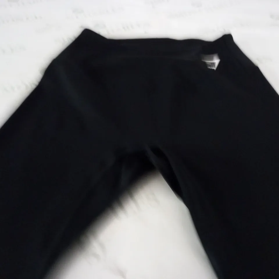 GYMSHARK LEGGING JOGGERS IN BLACK - MEDIUM