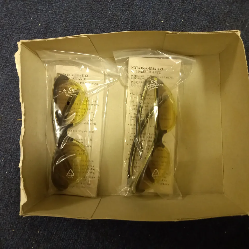 BOX OF APPROX 5 PAIRS OF POLICE 1383 SUNGLASSES.
