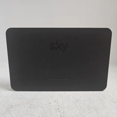 SKY BROADBAND HUB (MODEL SR203) DUAL-BAND WI-FI 5 ROUTER