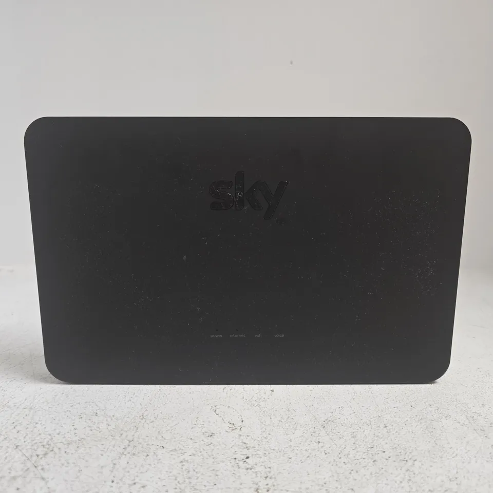 SKY BROADBAND HUB (MODEL SR203) DUAL-BAND WI-FI 5 ROUTER