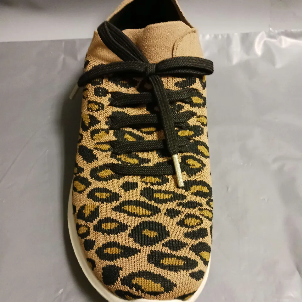 SKECHERS AIR COOLED MEMORY FOAM LEOPARD PRINT TRAINERS SIZE 5