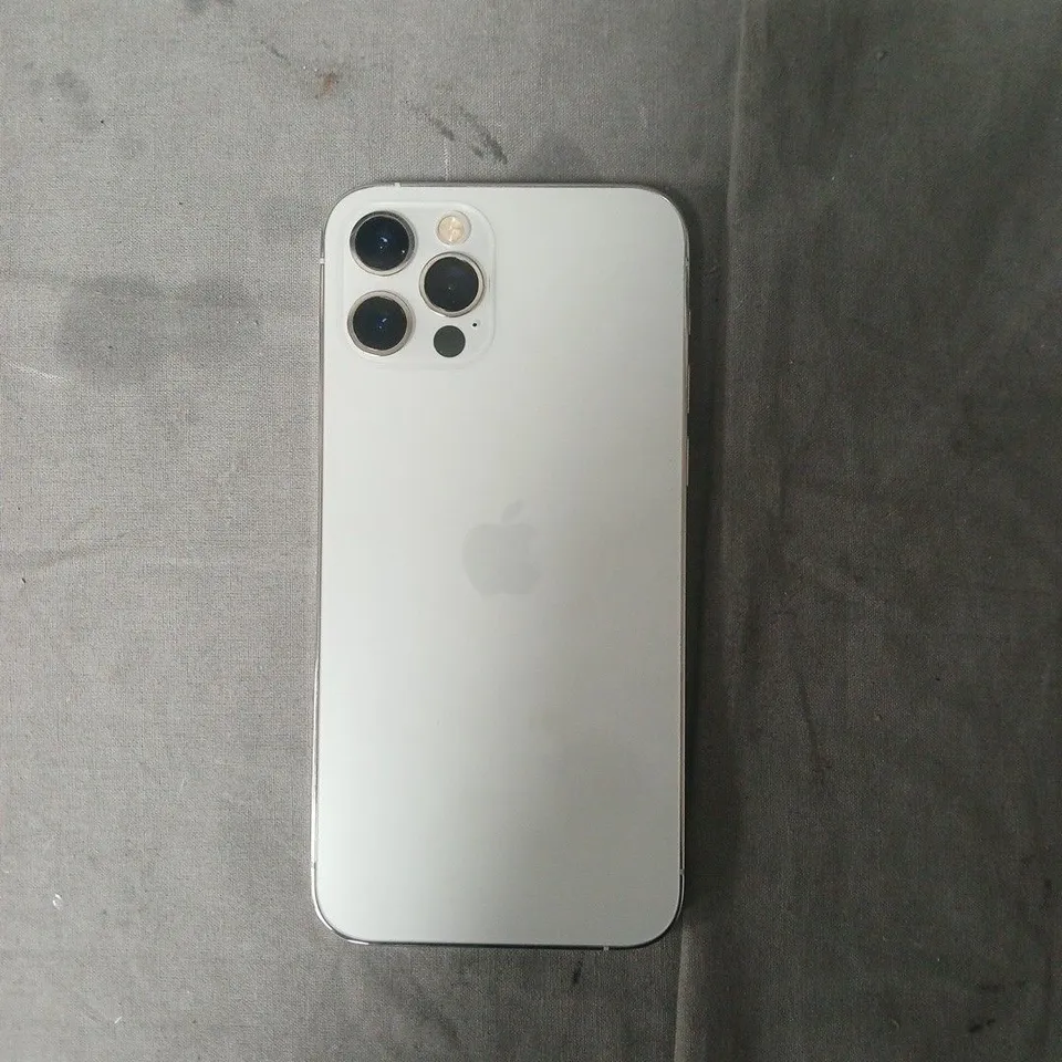 APPLE IPHONE (SILVER) WITH TRIPLE-CAMERA REAR