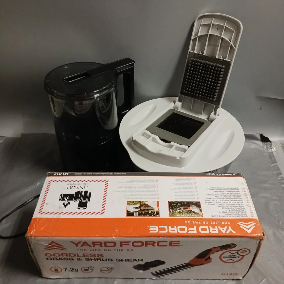 CAGE OF APPROXIMATELY 10 ASSORTED ITEMS TO INCLUDE YARDFORCE CORDLESS GRASS & SHRUB SHEARER - COOKS ESSENTIALS KITCHEN HELPER SET - COOKS ESSENTIALS FOOD CHOPPER - ETC - COLLECTION ONLY