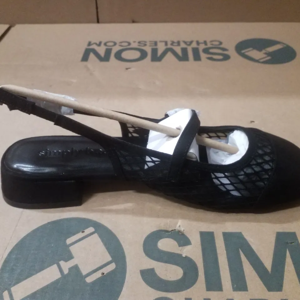 BOX CONTAINING APPROXIMATELY 9 PAIRS OF BRAND NEW SIMPLY BE BLACK JUPITER WIDE MESH SLINGBACK FLATS - SIZE 6